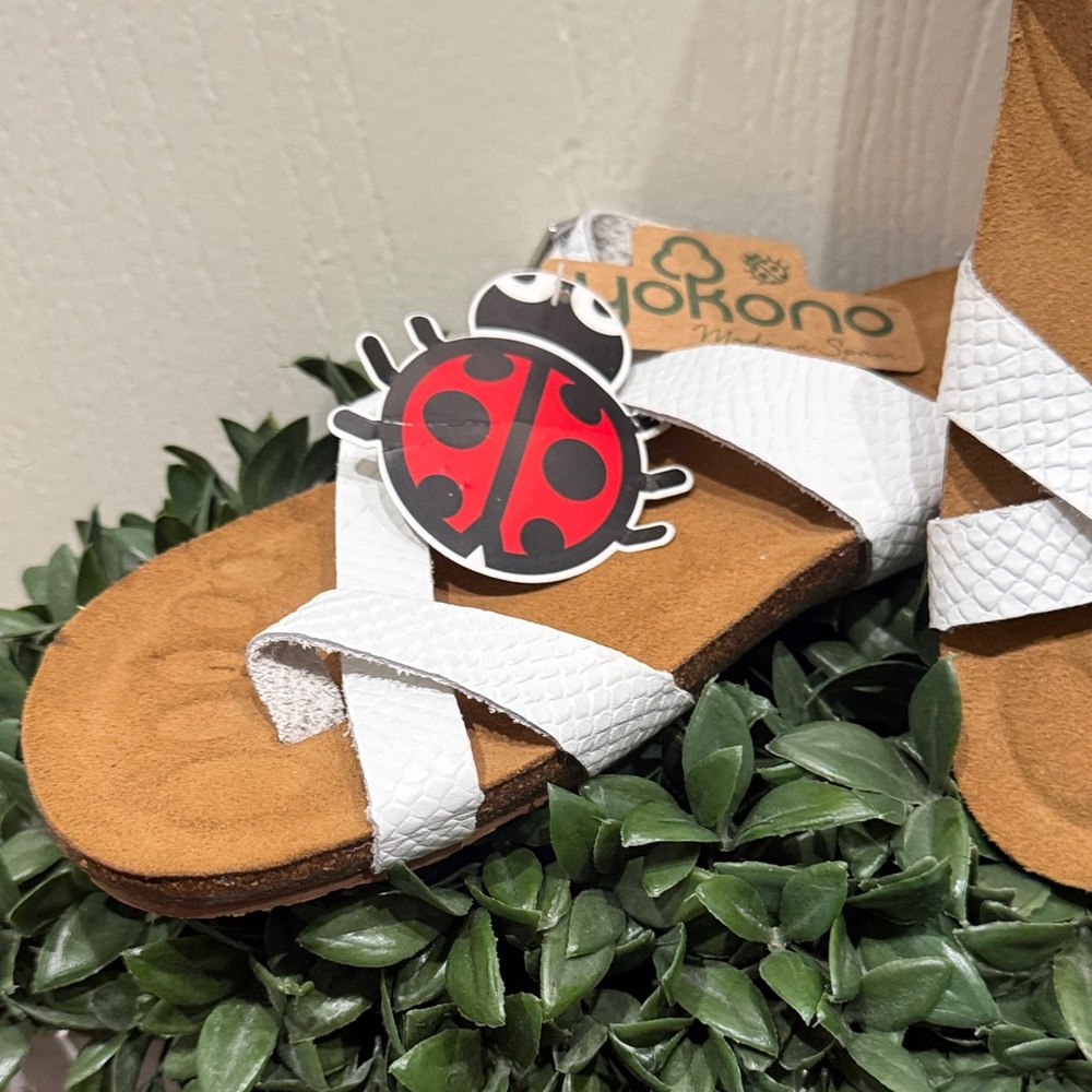 Yokono White Textured Style  Women's Sandals With Buckle NWT Size 9.5 - Picture 2 of 7
